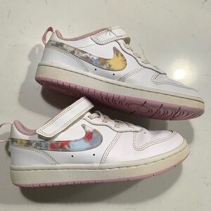 Nike court borough low floral swoosh youth size 1